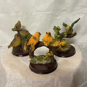 Charming Bird Figurine Yellow and Green MRH Bird Family Wooden Pedestal